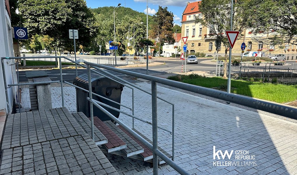 Pronájem obchodních prostor 136 m², Bílina – náhled fotky 2