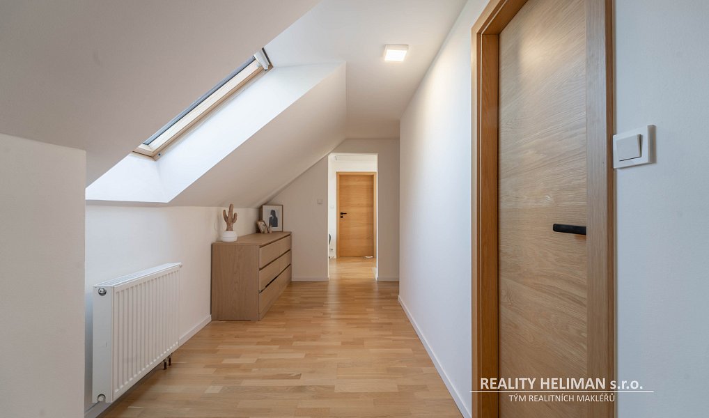 Prodej domu 260 m² s pozemkem 5 558 m², Košice – náhled fotky 30