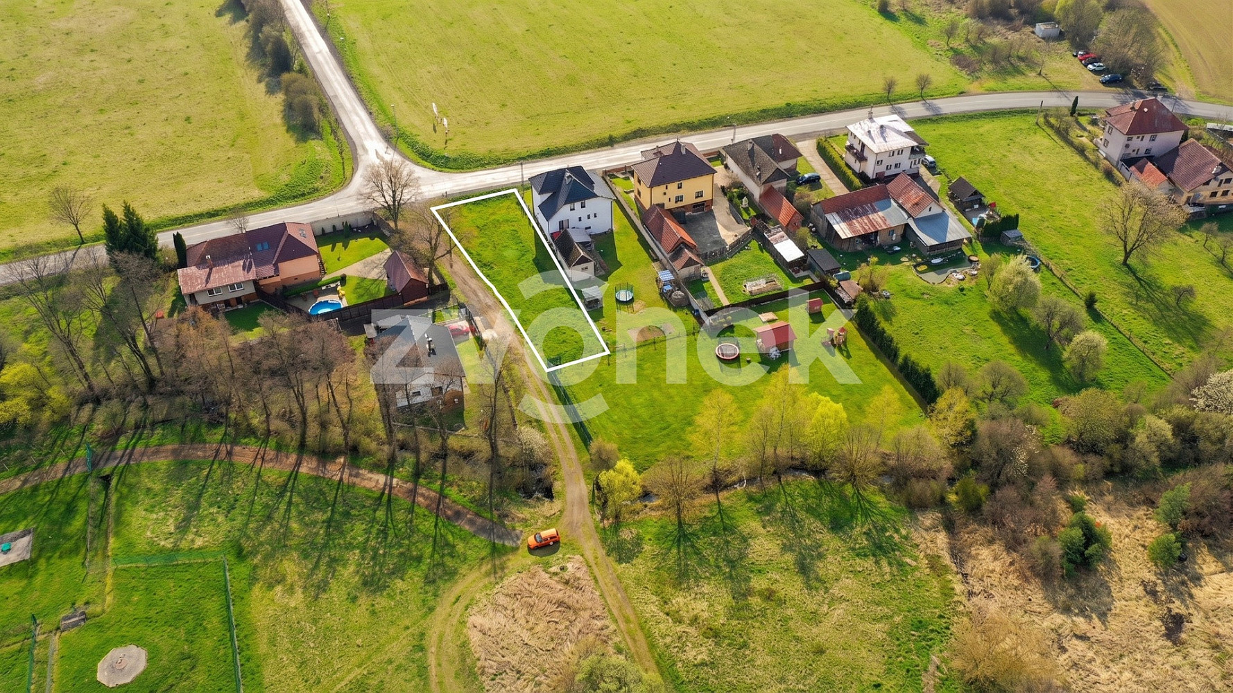 Prodej stavebního pozemku 600 m² – fotografie 2