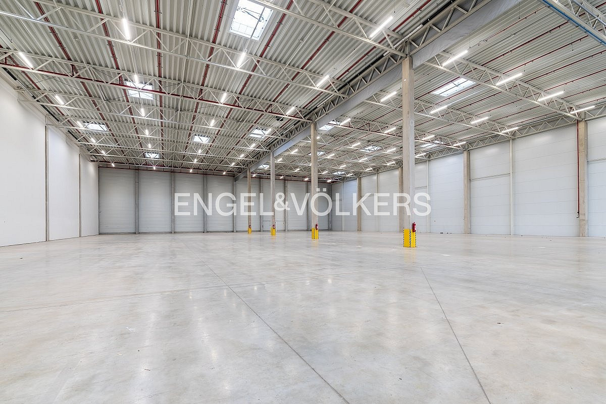 Pronájem skladovacích prostor 2 828 m² – fotografie 2