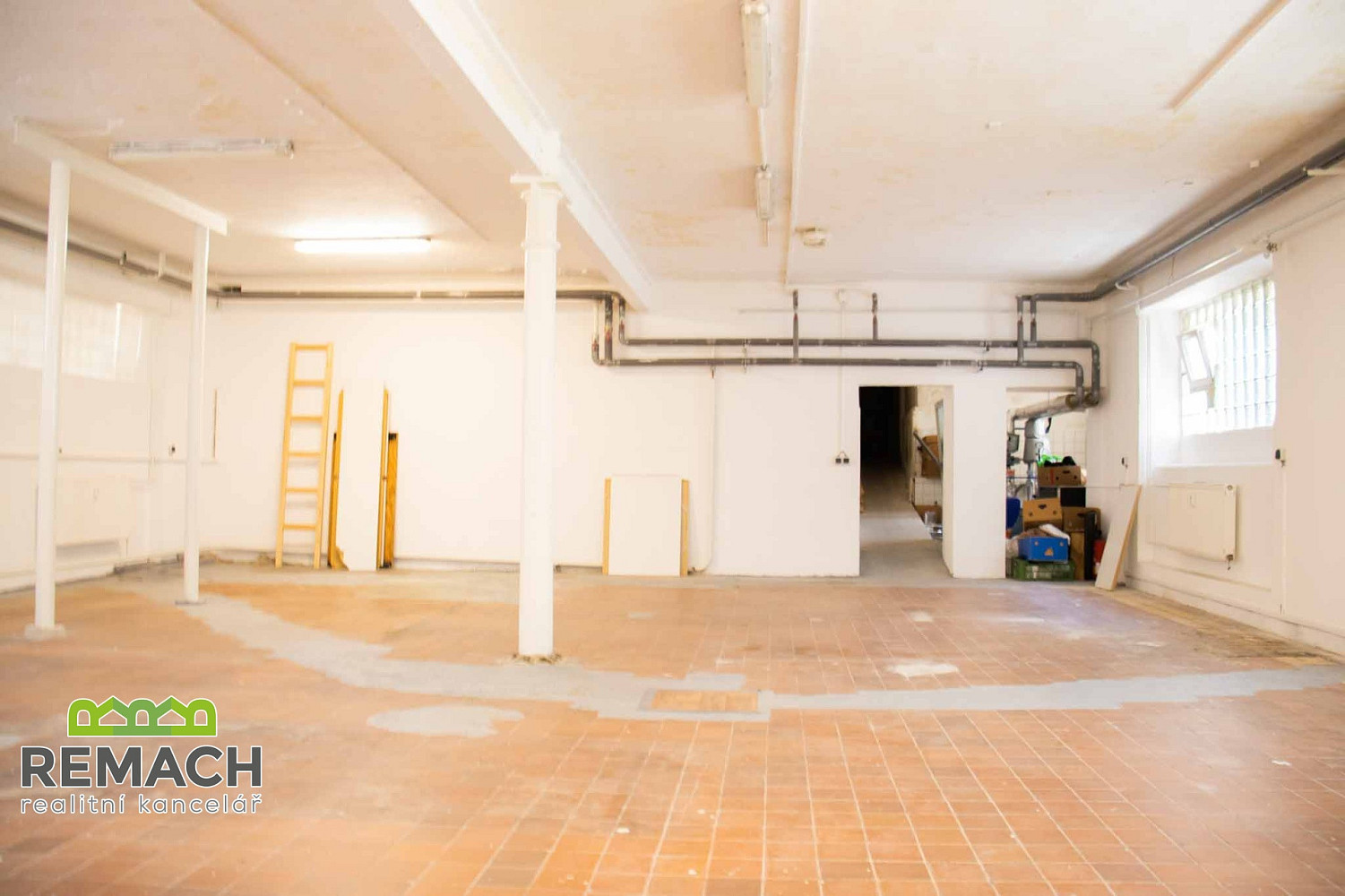 Pronájem obchodních prostor 1 100 m² – fotografie 5