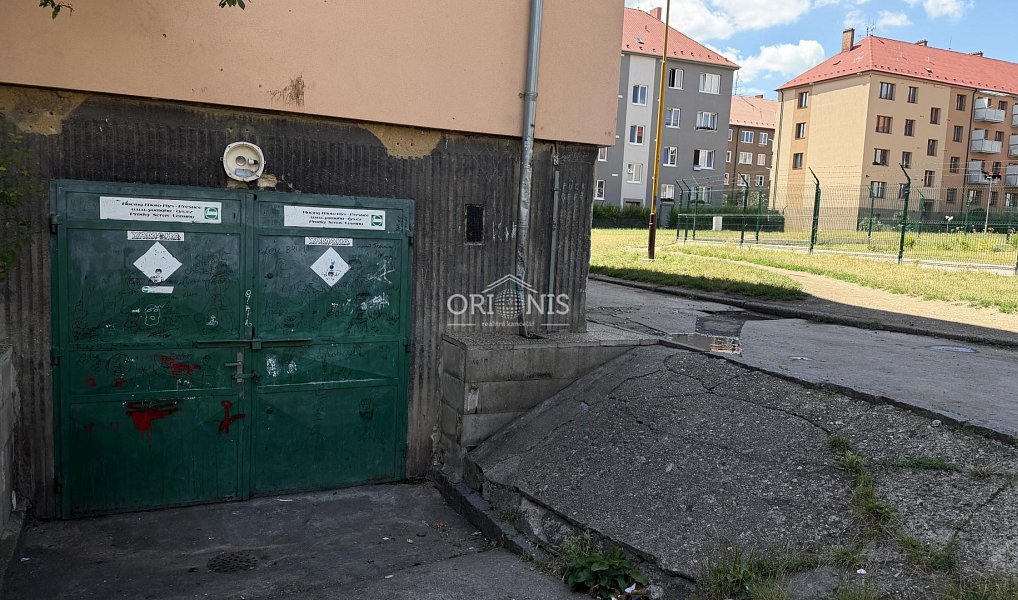 Garáž pro tři auta 52,9 m2 Elektřina, voda, okna, Jirkov – náhled fotky 4