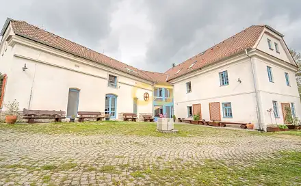 Prodej domu 590 m² s pozemkem 5 200 m², Uzeničky - Černívsko, okres Strakonice