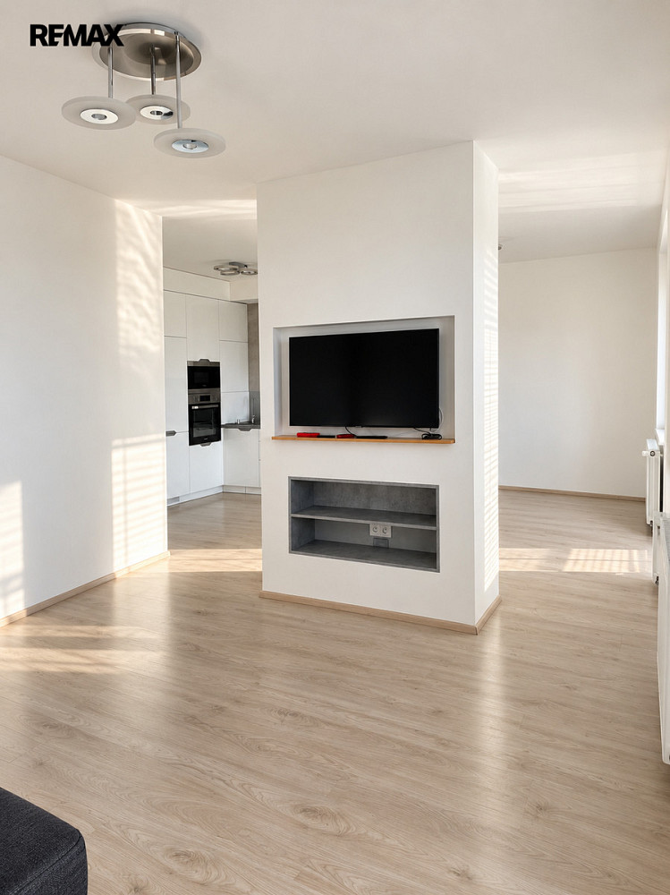 Pronájem bytu 4+kk 93 m² – fotografie 3