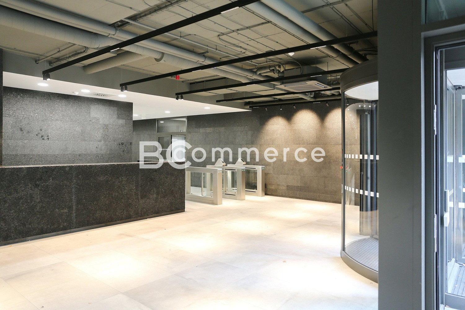 Pronájem kanceláře 1 000 m² – fotografie 4