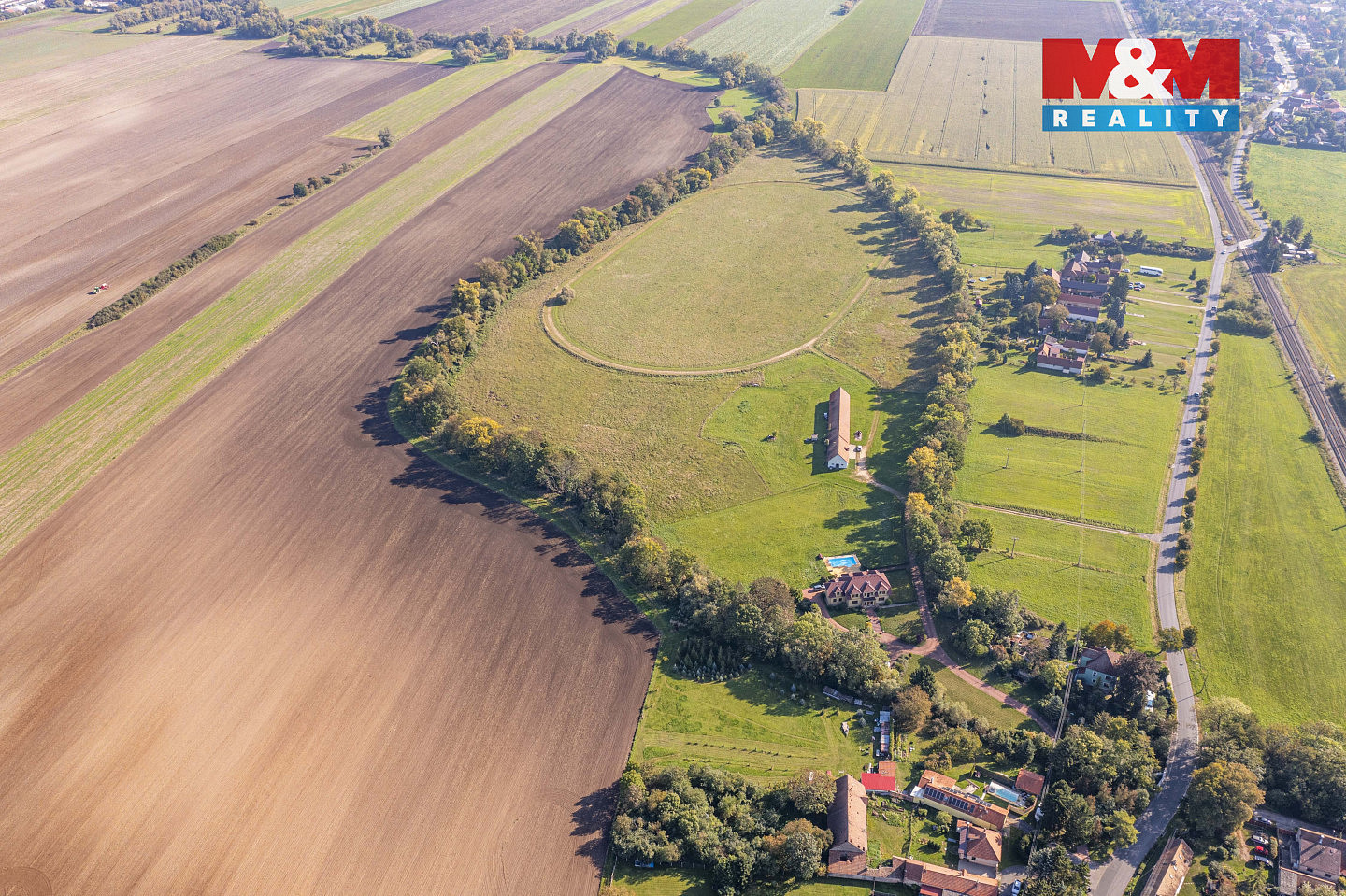 Prodej domu 360 m² s pozemkem 100 270 m² – fotografie 2