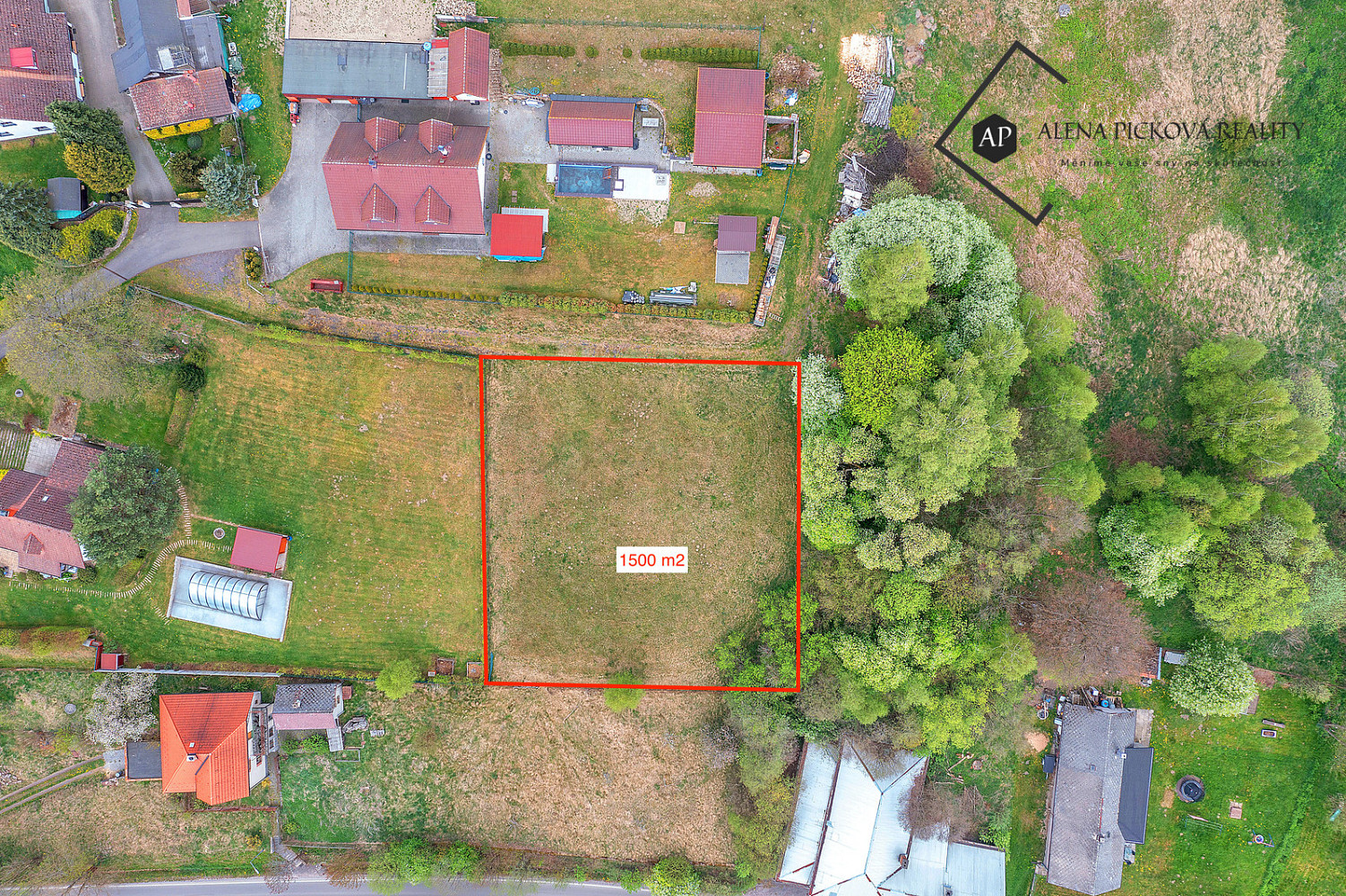 Prodej stavebního pozemku 1 500 m² – fotografie 2
