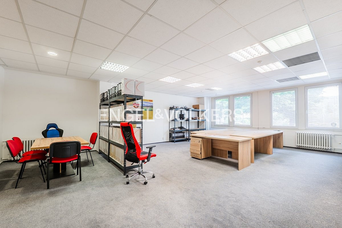 Pronájem kanceláře 110 m² – fotografie 2