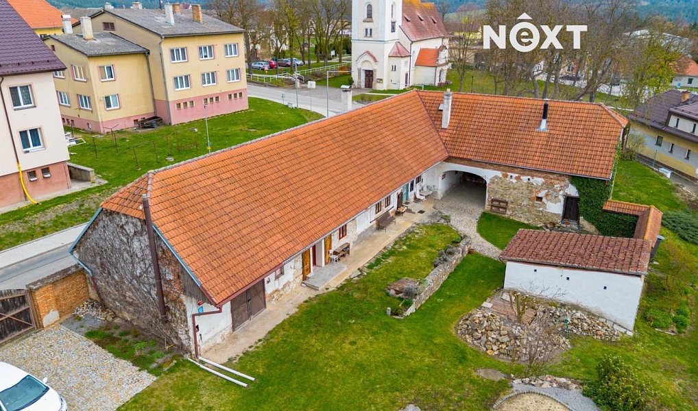 Prodej domu 560 m² s pozemkem 3 596 m², Chrášťany – náhled fotky 3