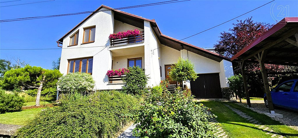 Prodej domu 200 m² s pozemkem 915 m²