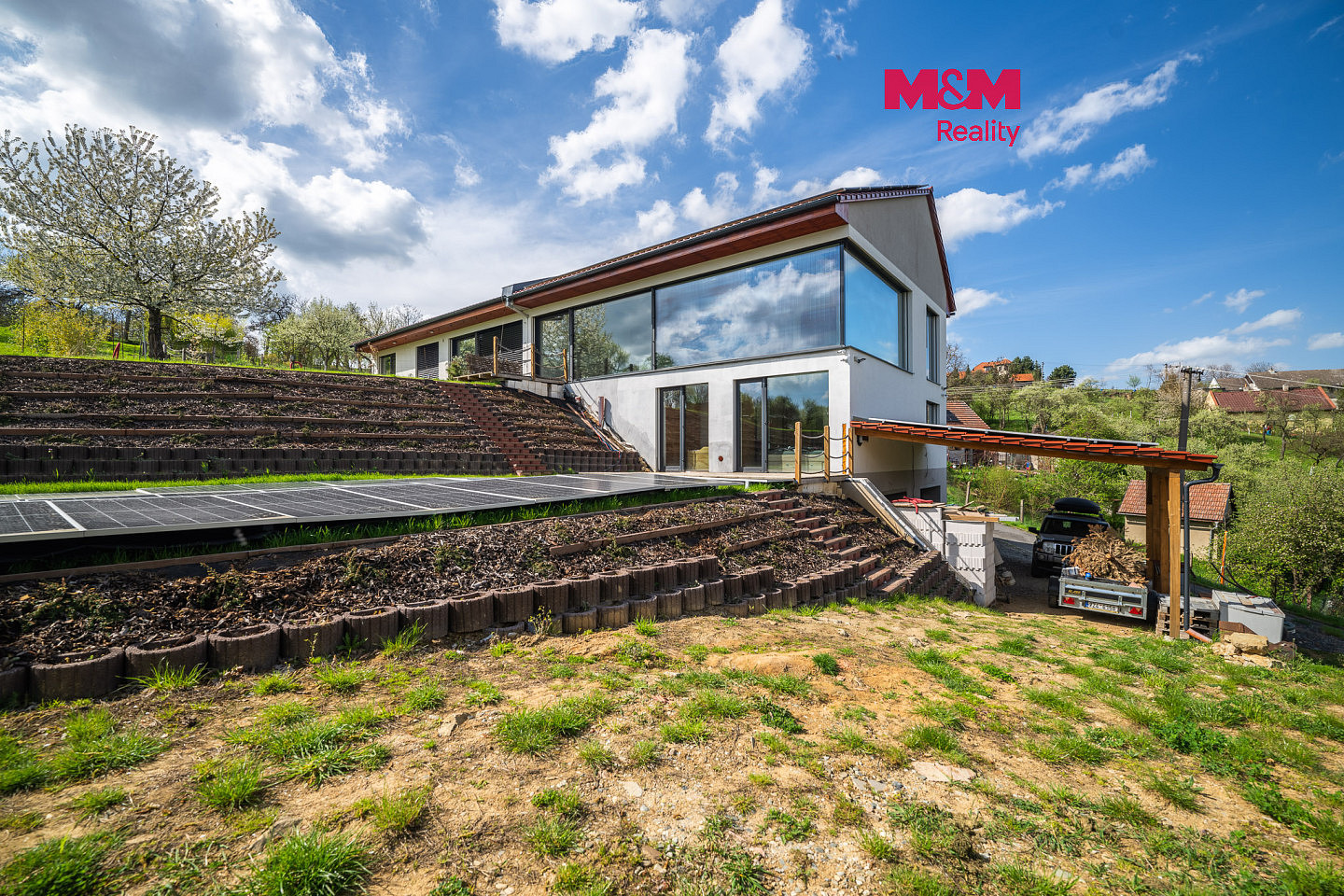 Prodej domu 292 m² s pozemkem 1 697 m²