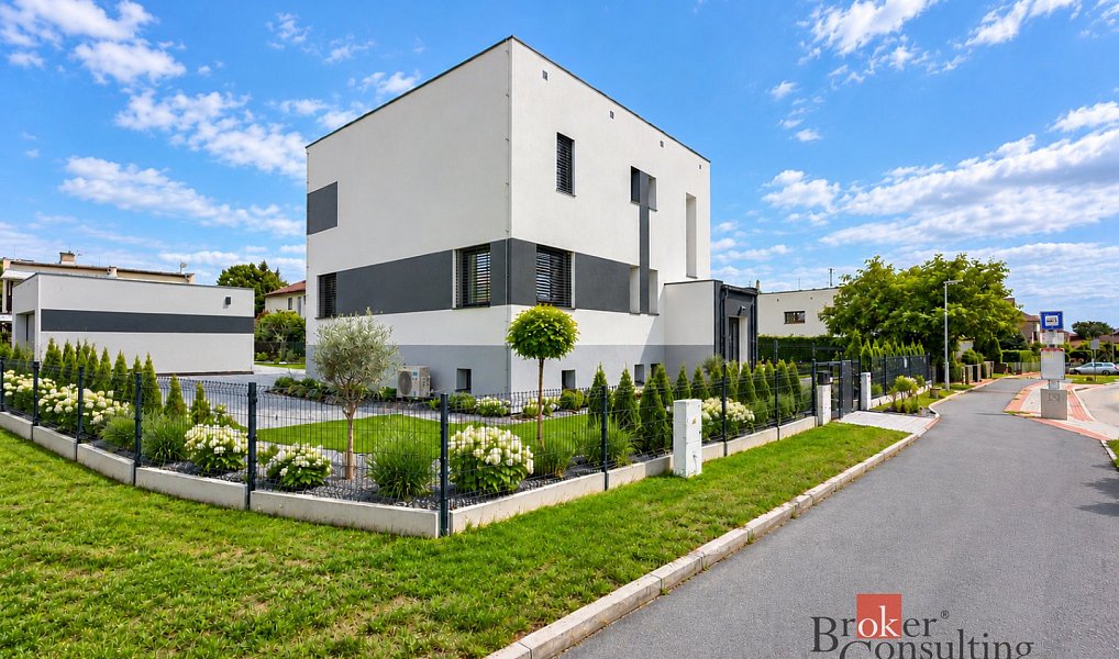 Prodej domu 218 m² s pozemkem 458 m², Plzeň – náhled fotky 4