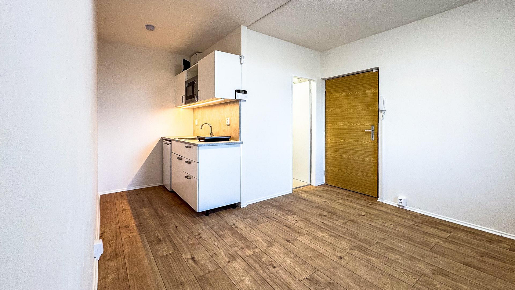 Pronájem kanceláře 17 m² – fotografie 2
