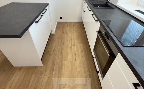 Pronájem bytu 4+1 100 m², Čs. armády, Kladno