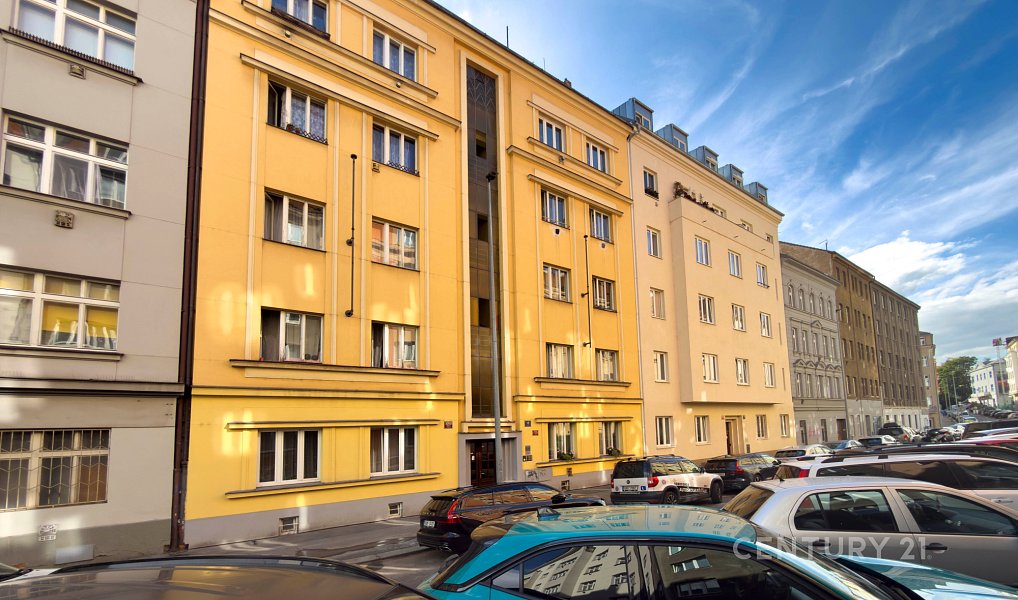 Prodej bytu 1+kk 30 m², Praha – náhled fotky 2