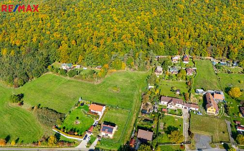 Prodej stavebního pozemku 4 000 m², Lážovice, okres Beroun