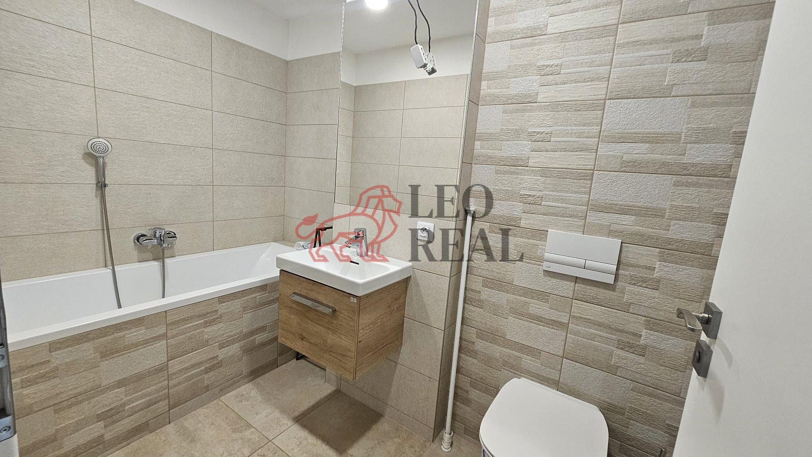 Pronájem bytu 2+kk 40 m² – fotografie 3