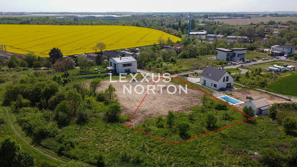 Prodej stavebního pozemku 1 307 m²