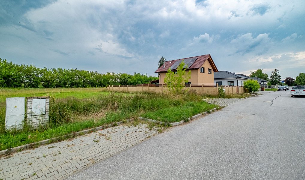 Prodej stavebního pozemku 726 m², Krakovany – náhled fotky 2