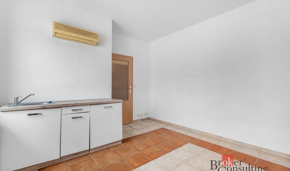 Pronájem bytu 1+kk 18 m², Liberec – náhled fotky 2