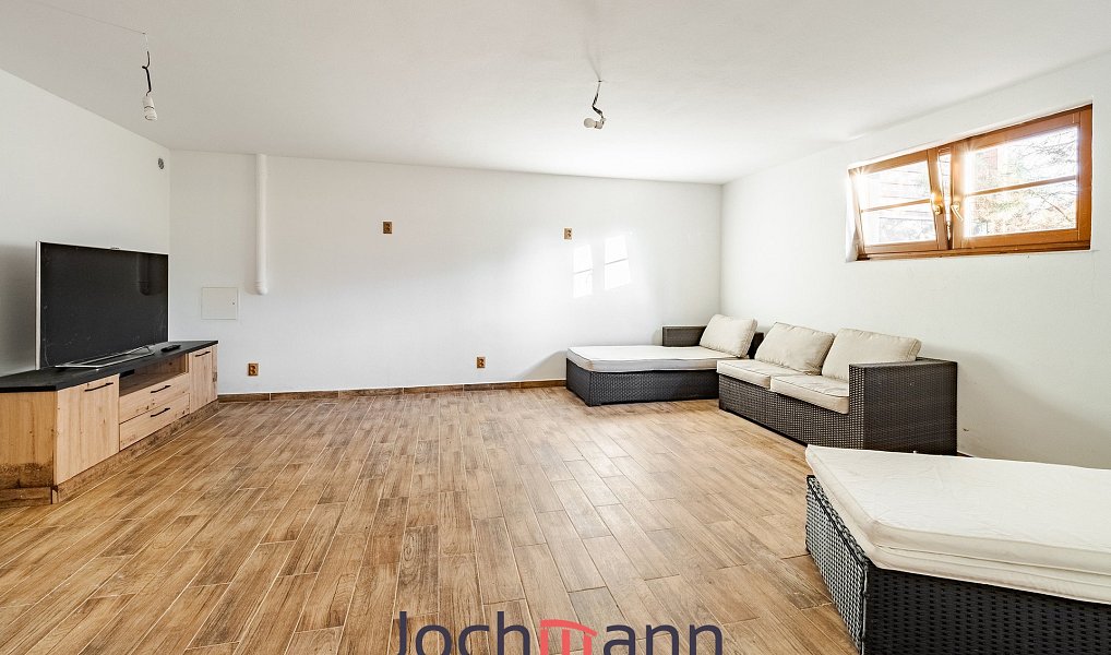 Prodej domu 800 m² s pozemkem 3 947 m², Trhové Sviny – náhled fotky 28