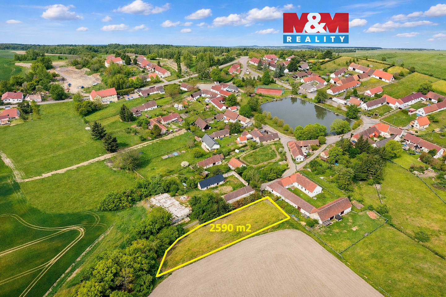 Prodej stavebního pozemku 2 590 m²