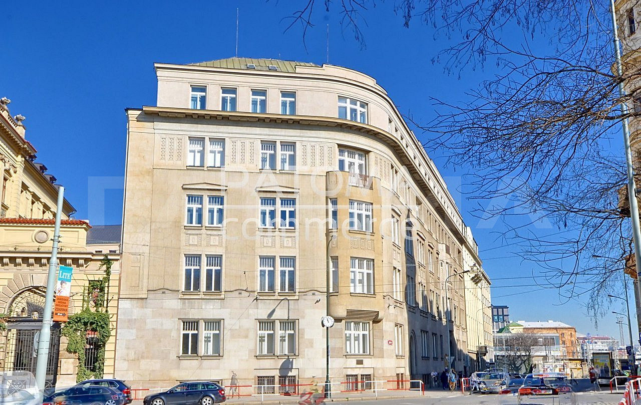 Pronájem kanceláře 278 m²