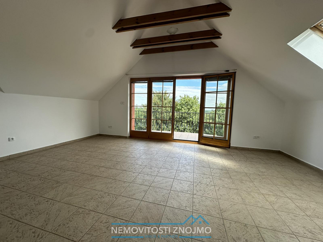 Pronájem bytu 3+1 130 m² – fotografie 3