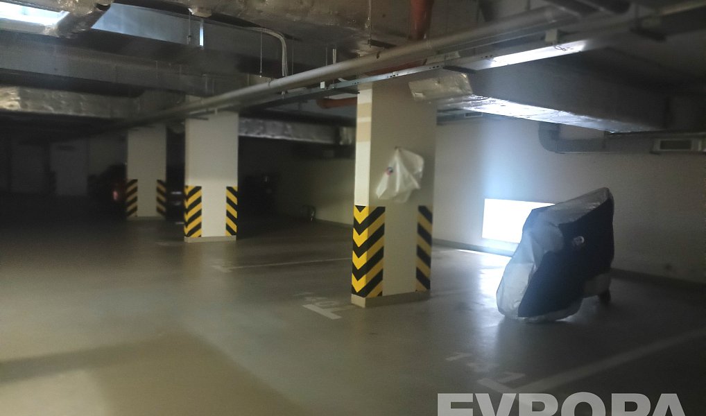 Pronájem garážového stání Praha 6, Dejvice (ul. Heinemannova), Praha – náhled fotky 4
