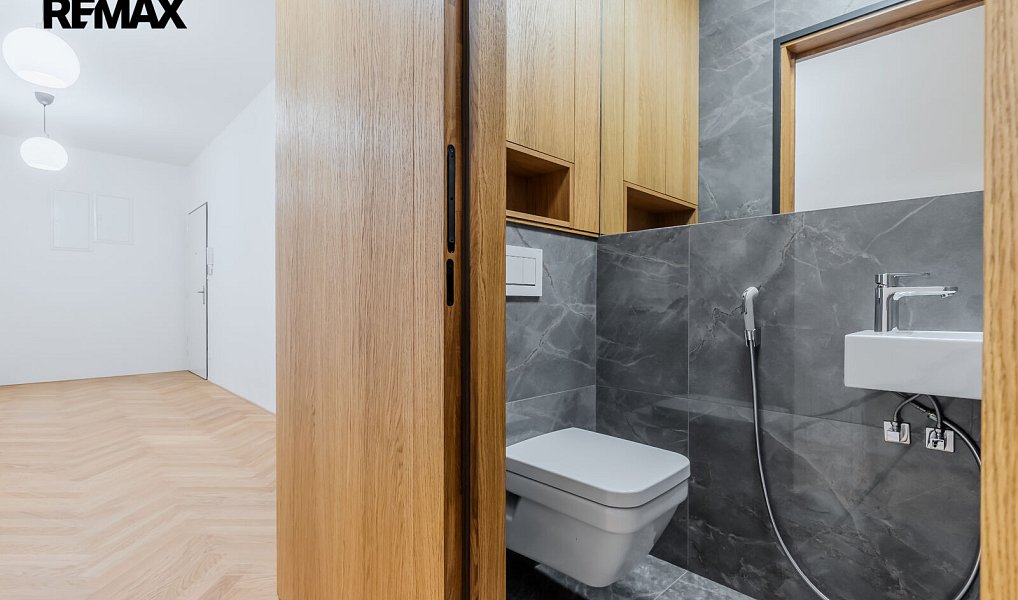 Prodej bytu 2+kk 92 m², Praha – náhled fotky 14