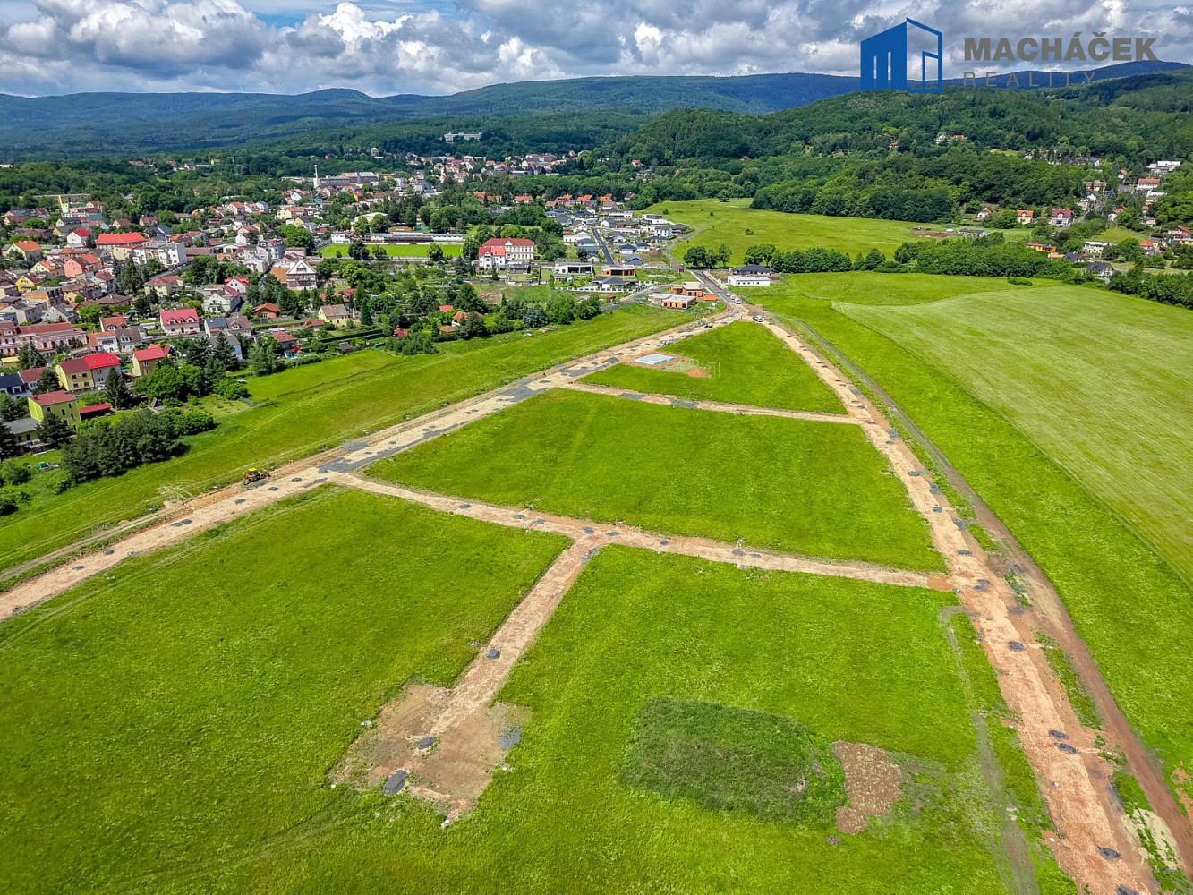 Prodej stavebního pozemku 1 123 m² – další