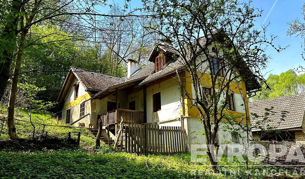 Prodej domu 350 m² s pozemkem 5 913 m², Dubá – náhled fotky 2