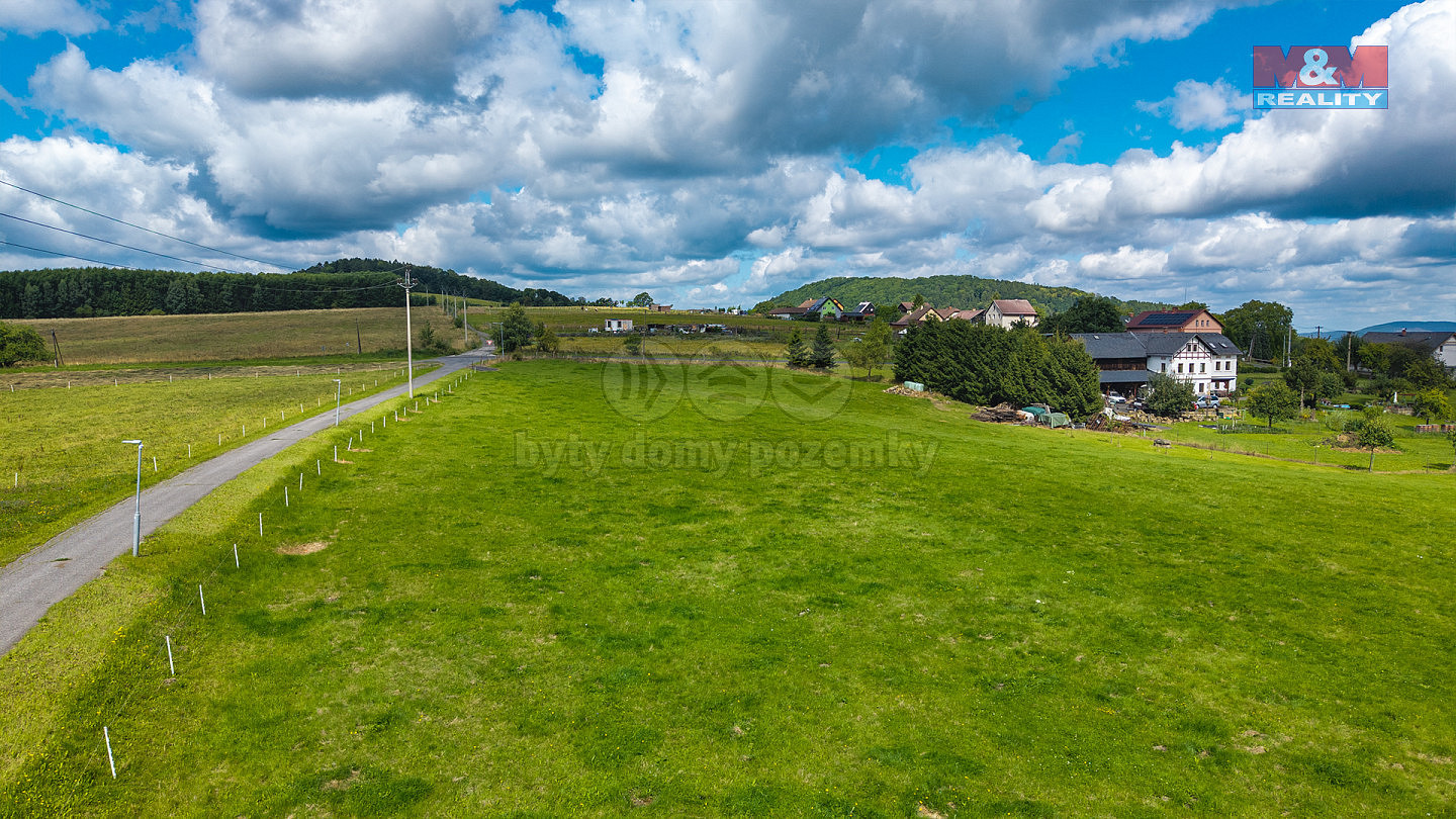 Prodej stavebního pozemku 1 527 m²