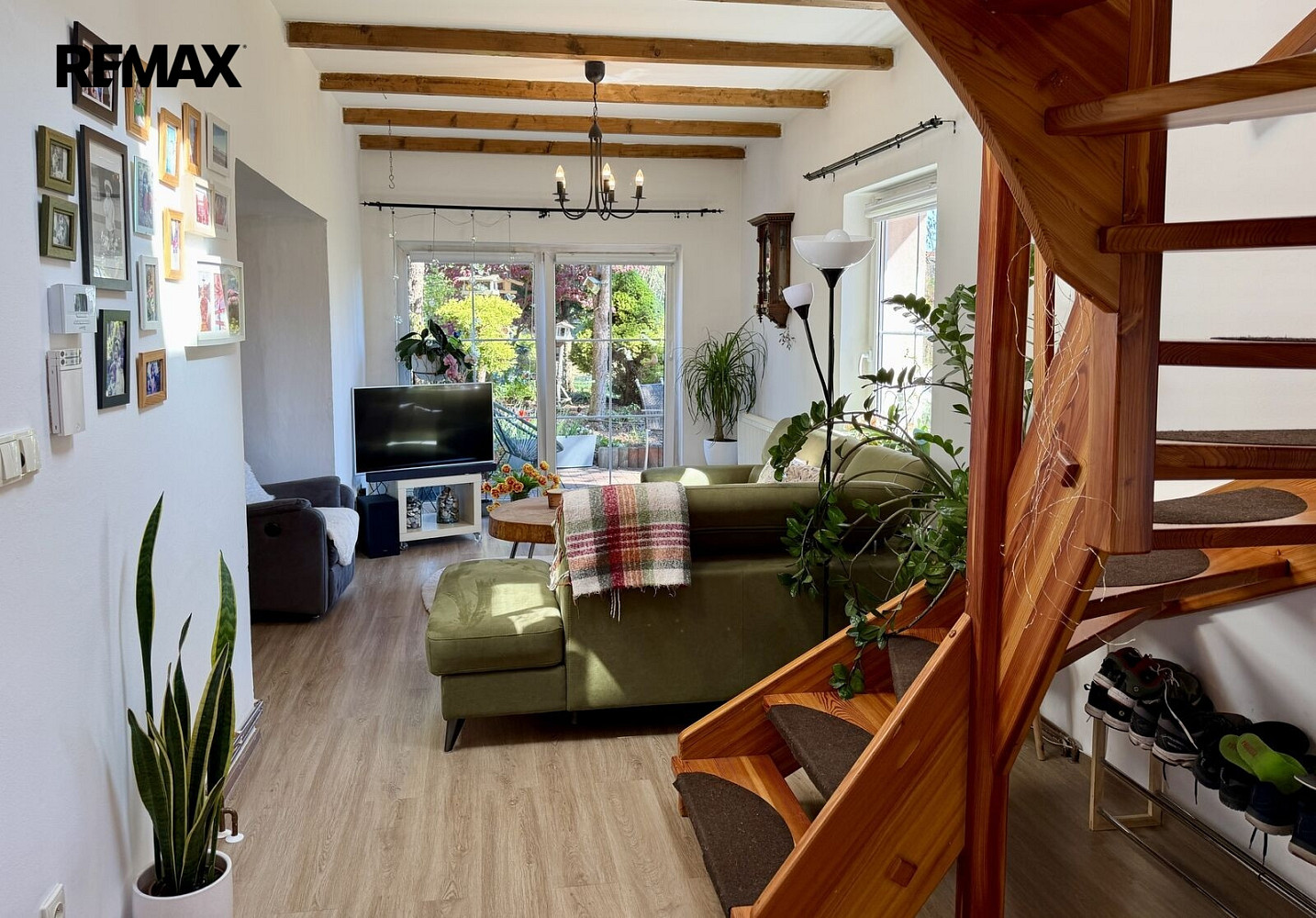 Prodej domu 214 m² s pozemkem 611 m² – fotografie 2