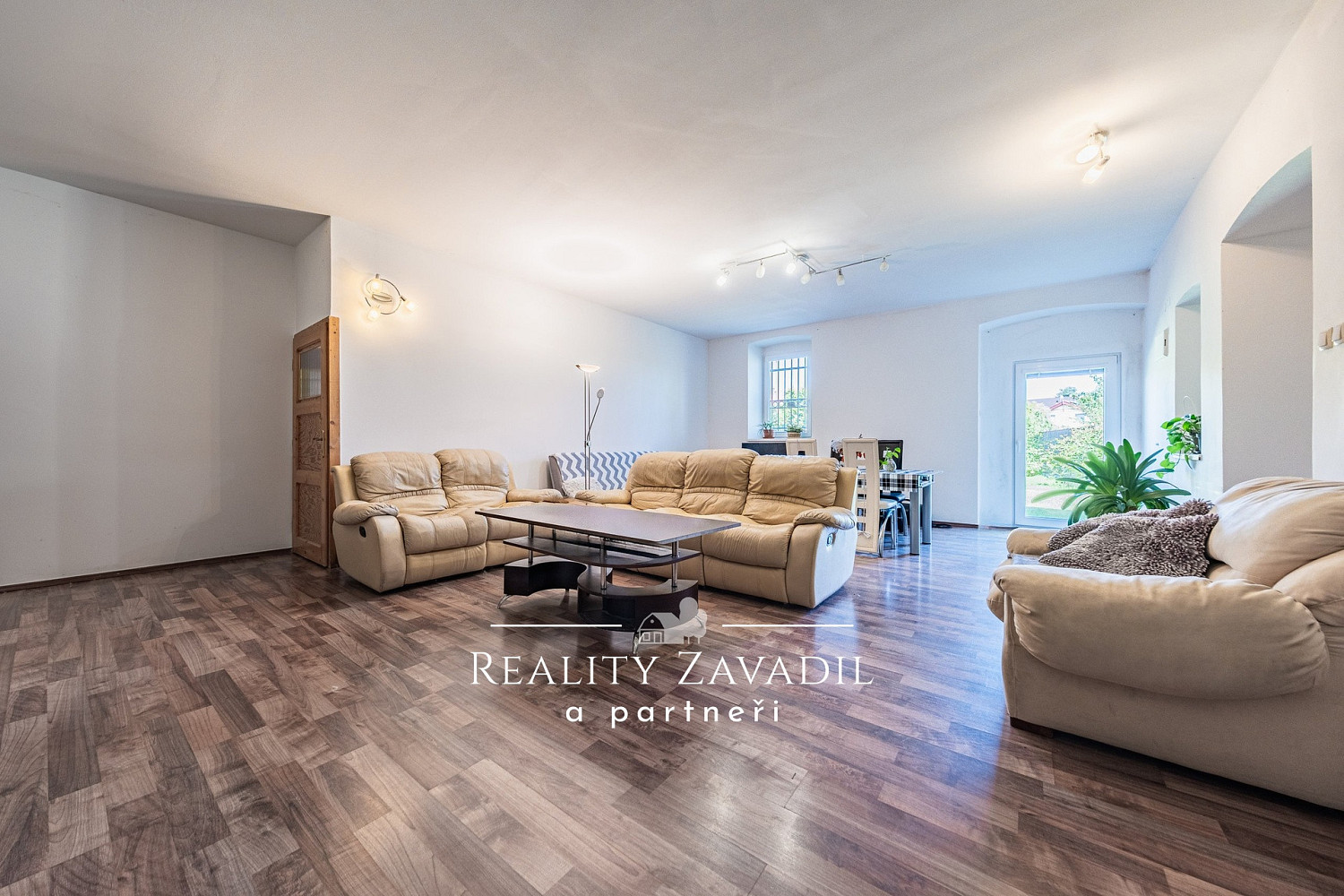 Prodej domu 225 m² s pozemkem 1 091 m² — photo 2