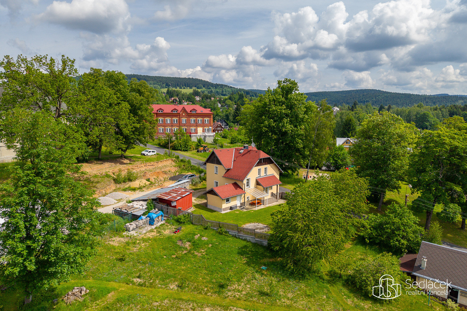 Prodej komerčního objektu (jiného typu) 180 m² – fotografie 3