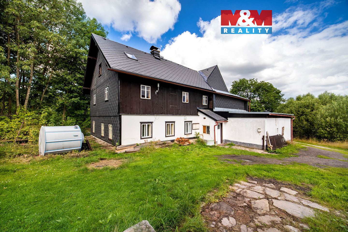 Prodej domu 350 m² s pozemkem 2 607 m²