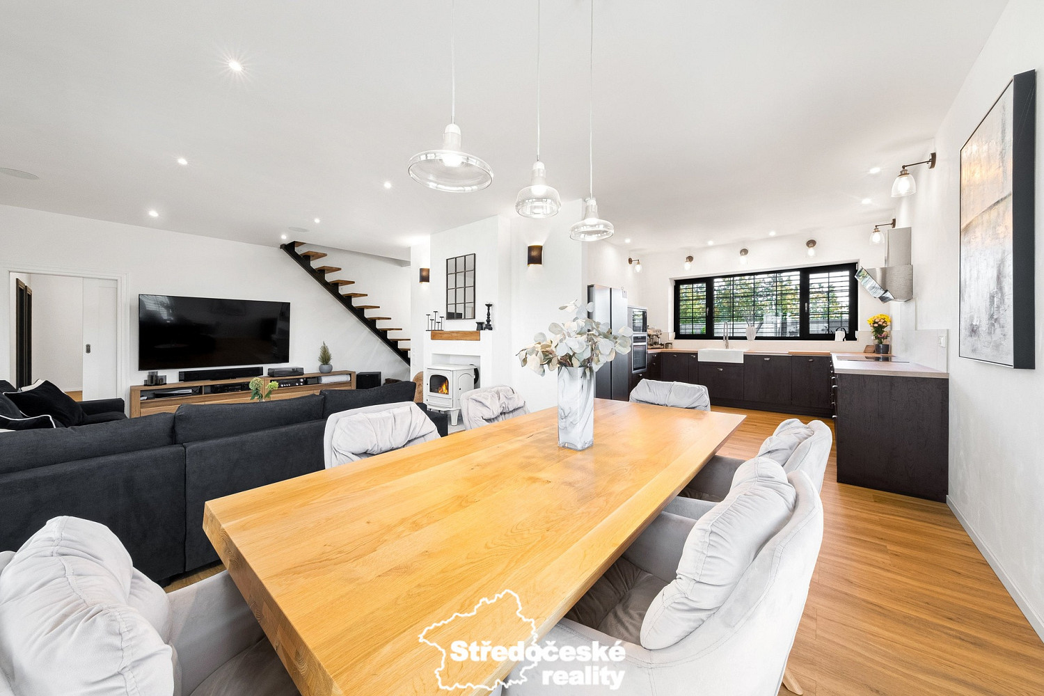 Prodej domu 240 m² s pozemkem 784 m² – fotografie 2