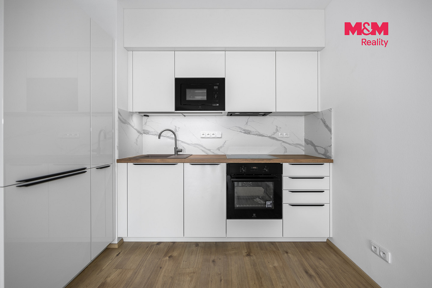 Pronájem bytu 2+kk 66 m² – fotografie 2
