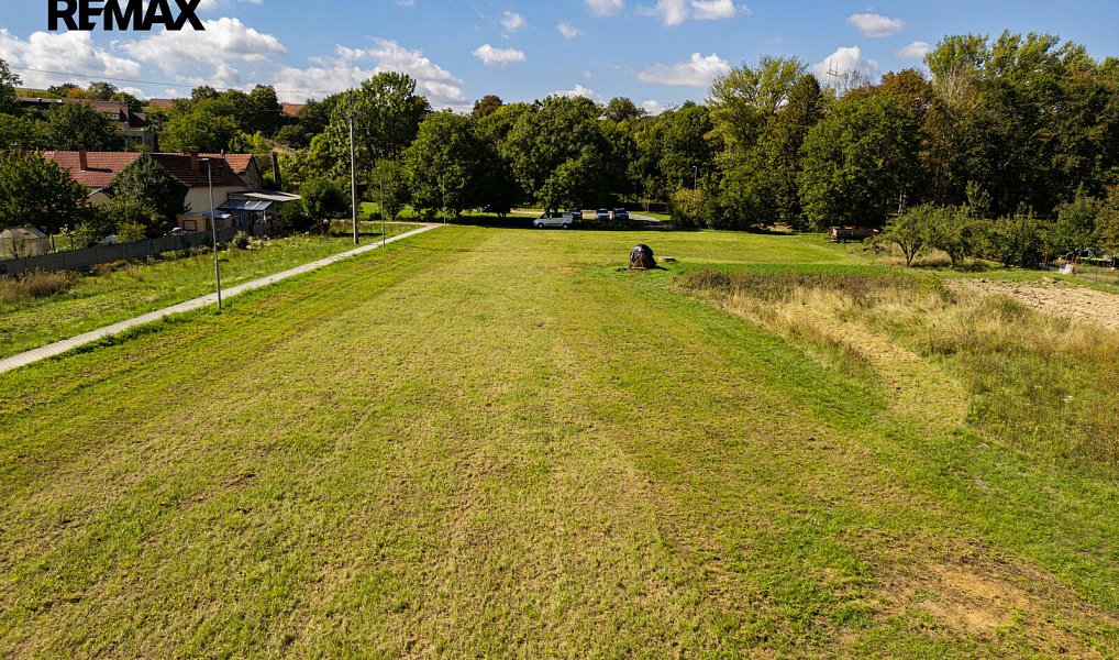 Prodej stavebního pozemku 2 330 m², Milešovice – náhled fotky 22