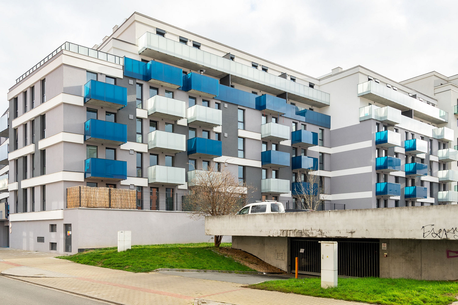 Pronájem bytu 1+kk 36 m² – fotografie 3