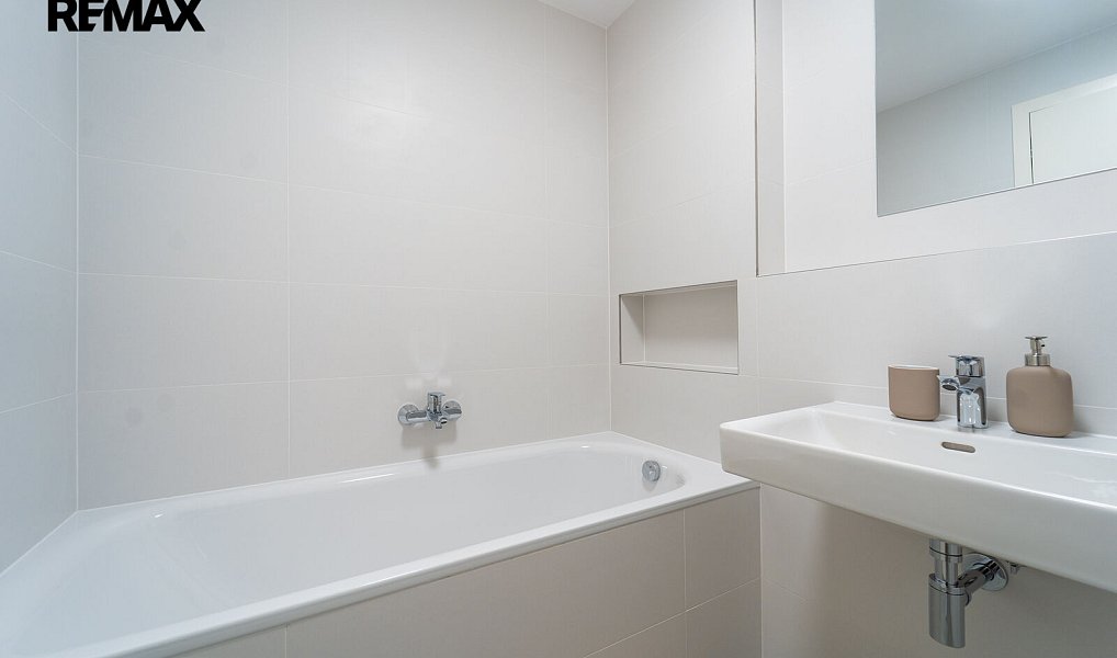 Pronájem bytu 2+kk 54 m², Praha – náhled fotky 12