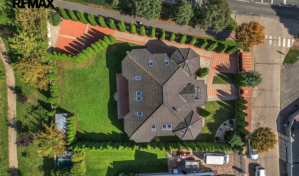 Prodej domu 285 m² s pozemkem 968 m², Šestajovice – náhled fotky 35