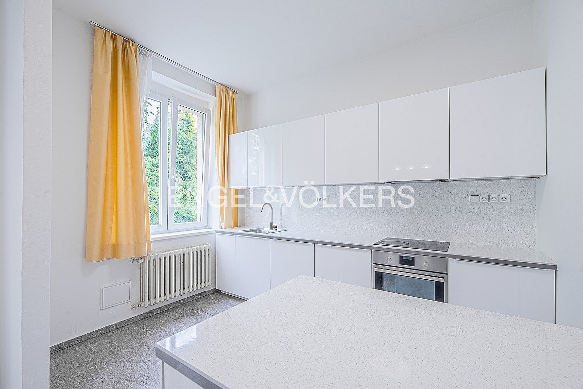 Pronájem bytu 4+1 149 m² — photo 2