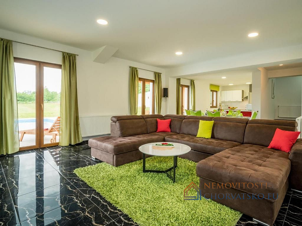 Prodej domu 280 m² s pozemkem 11 500 m² - Widok 3