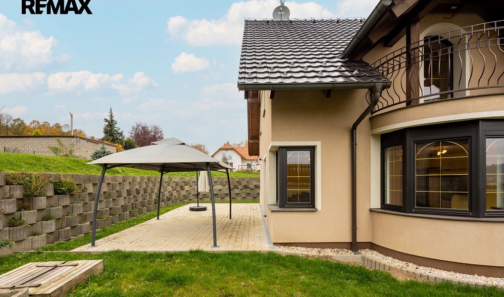 Prodej domu 205 m² s pozemkem 946 m², Jenišov – náhled fotky 30
