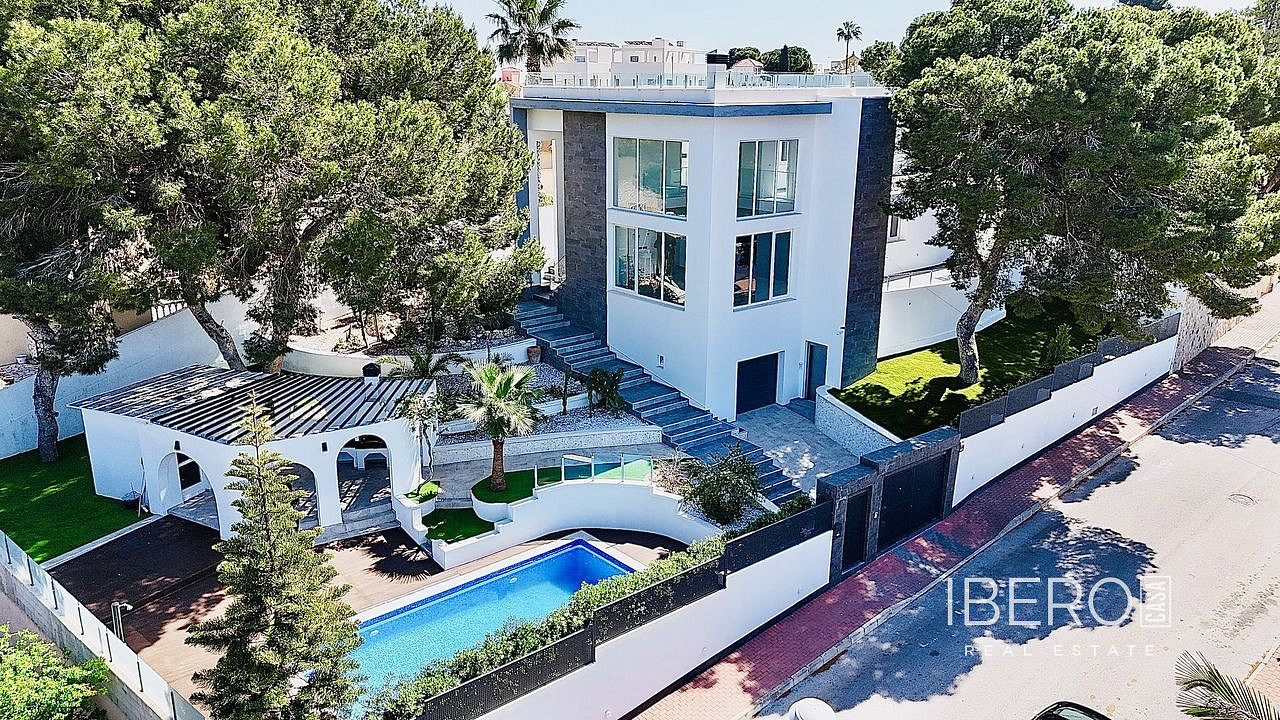 Prodej domu 218 m² s pozemkem 608 m²