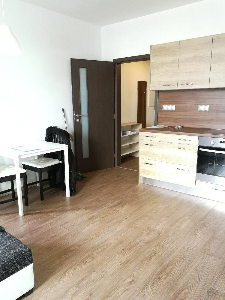 Pronájem bytu 2+kk 47 m² – pohled 2