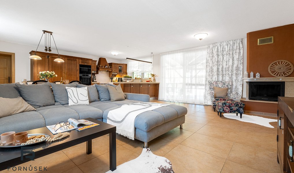 Prodej domu 367 m² s pozemkem 4 806 m², Vážany – náhled fotky 2