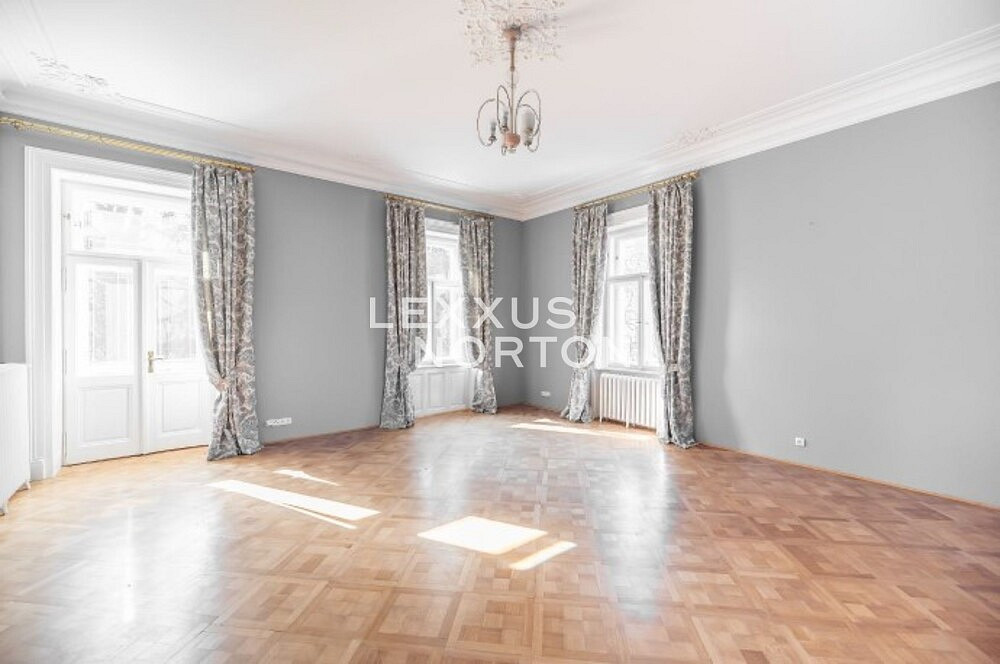Pronájem domu 827 m² s pozemkem 8 510 m² — photo 2
